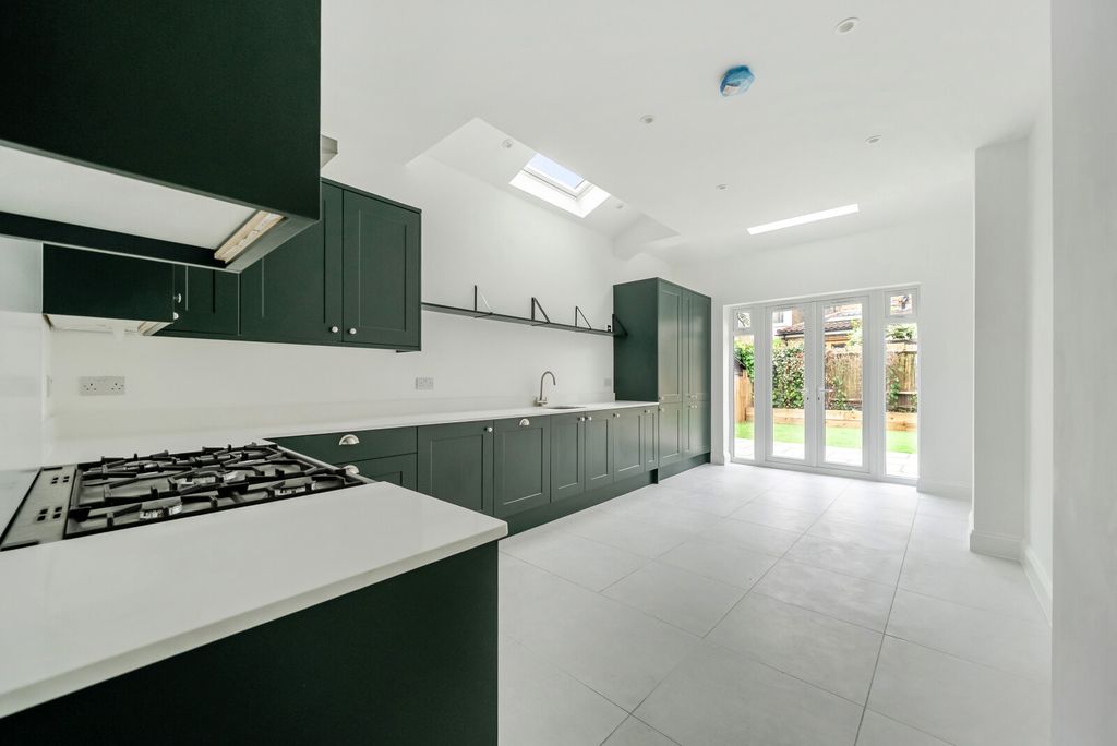 Property photo 3 of 17 Kitchen