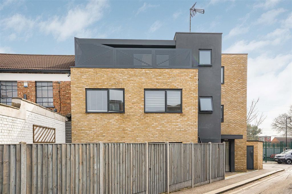 Property photo 1 of 15