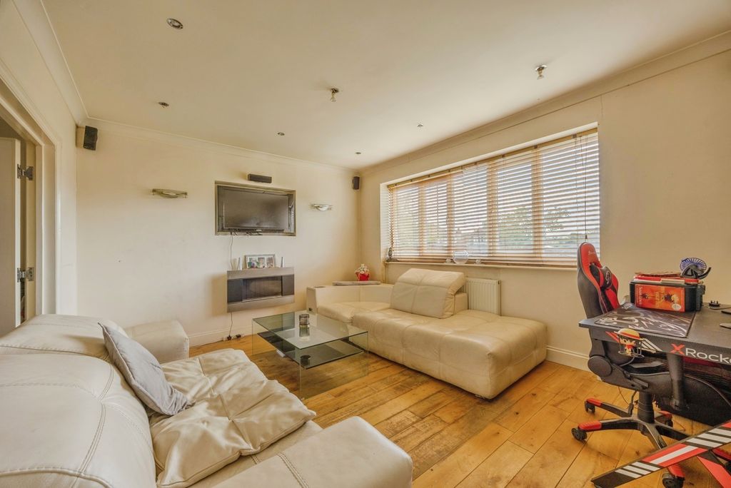 Property photo 2 of 21 Pbox-Img.Jpg