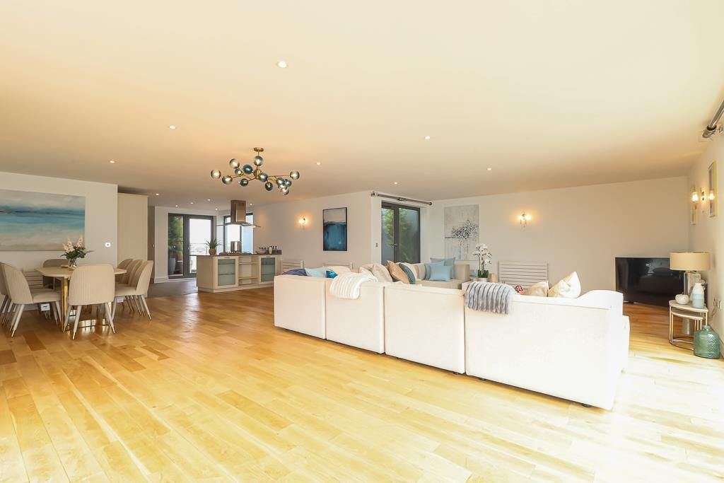 Property photo 1 of 42 Open Plan Family Room