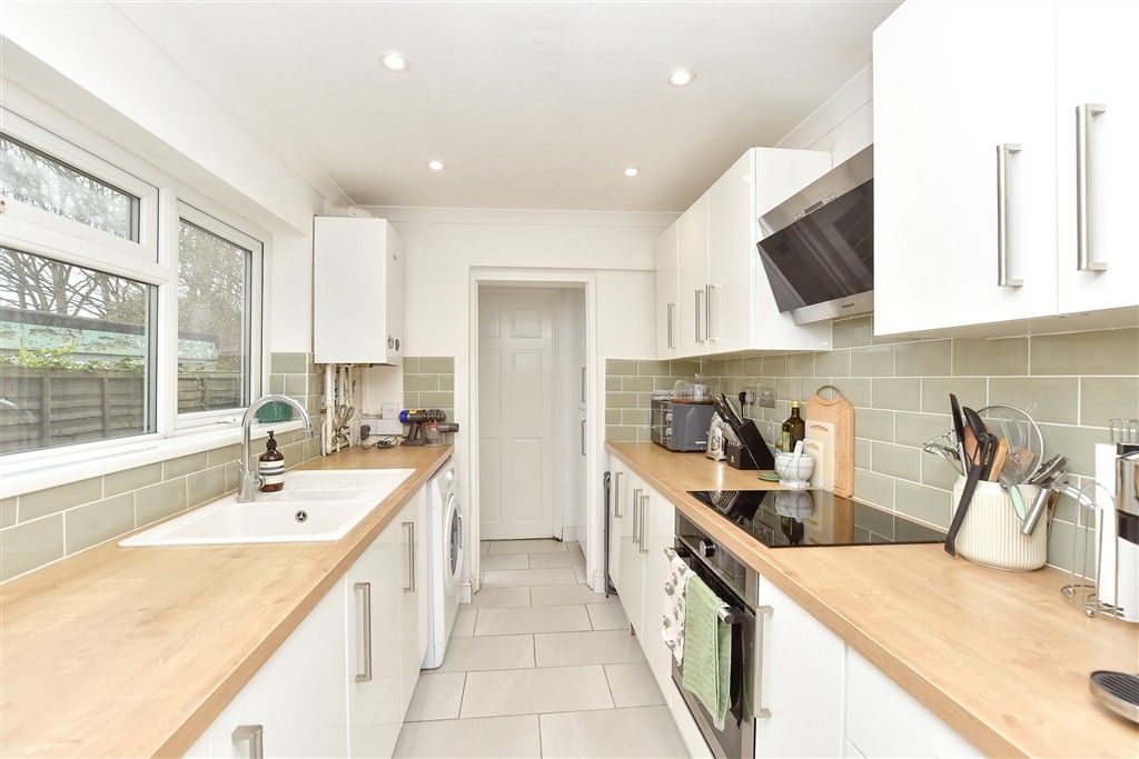 Property photo 1 of 10 Kitchen