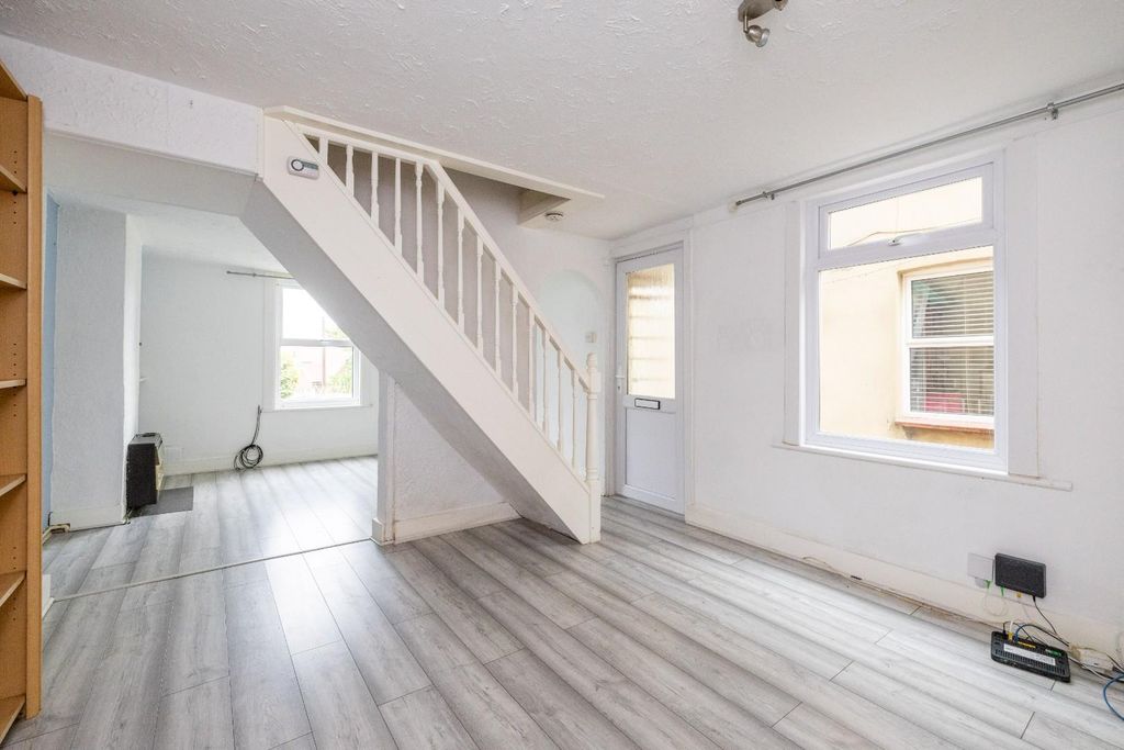 Property photo 2 of 11 Dining Room