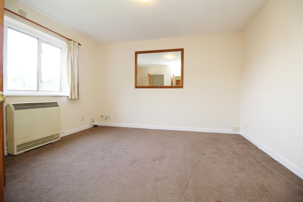 Property photo 2 of 4 Studio Room.Jpg