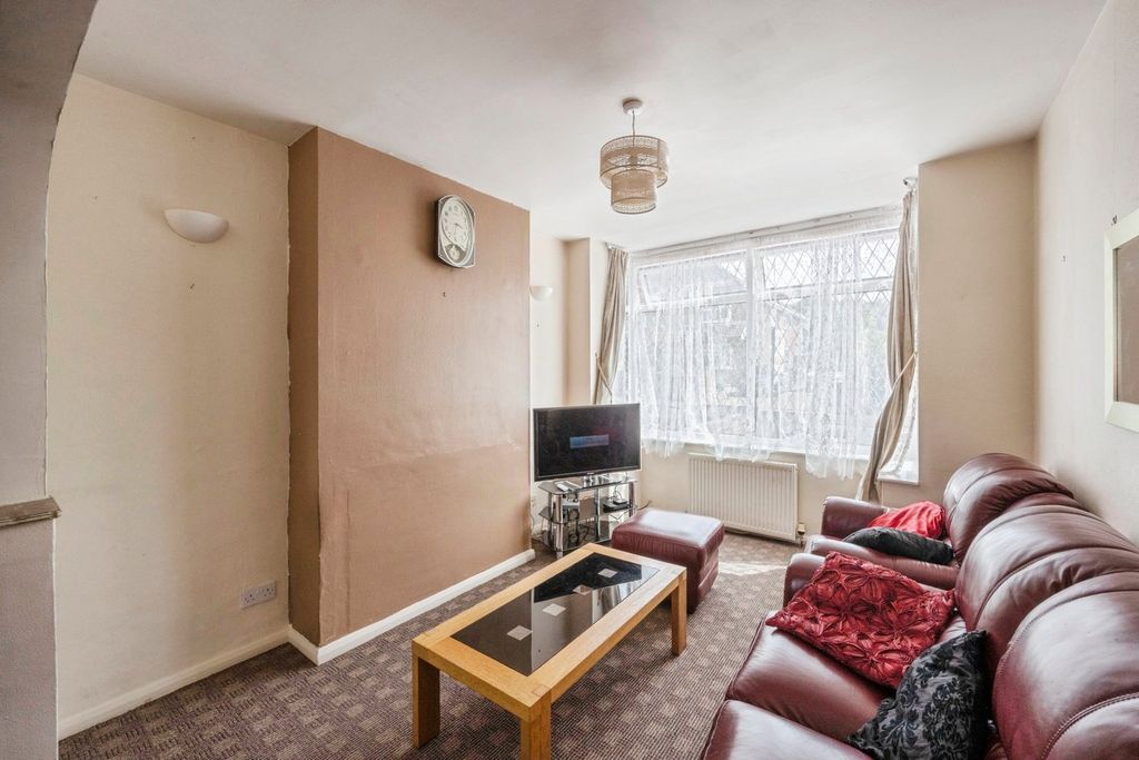 Property photo 2 of 18