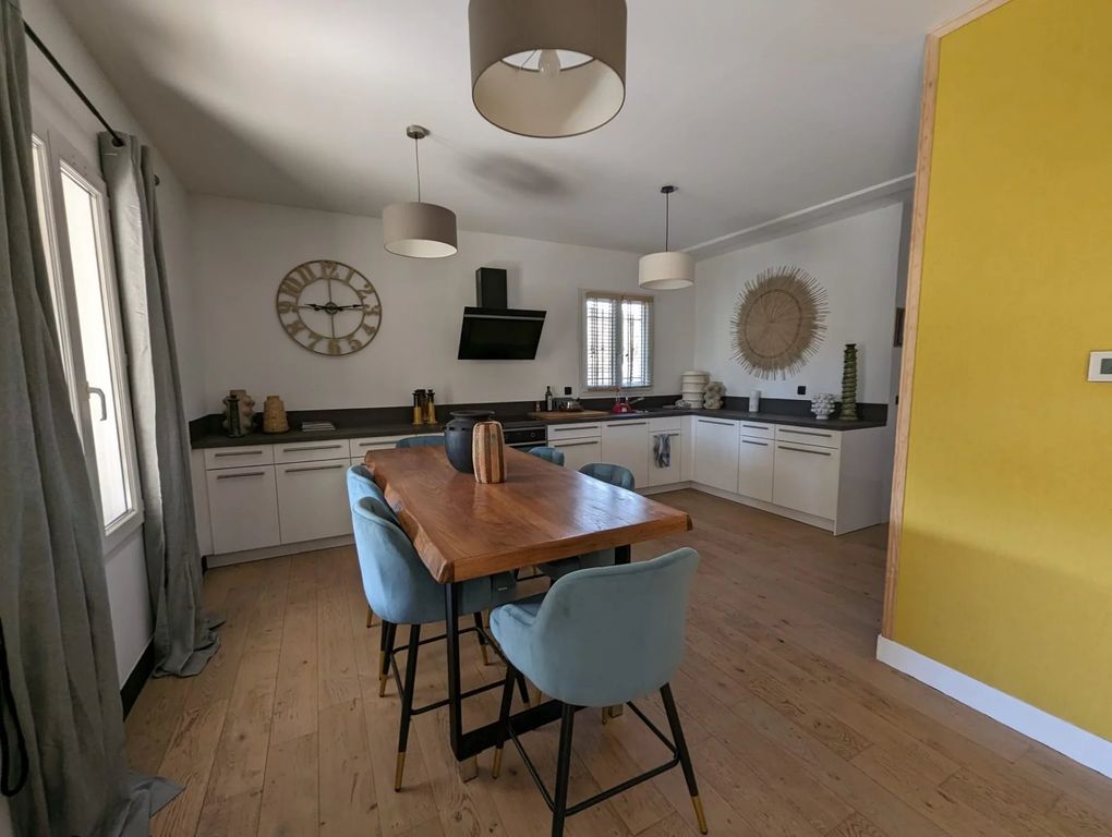 Property photo 2 of 41