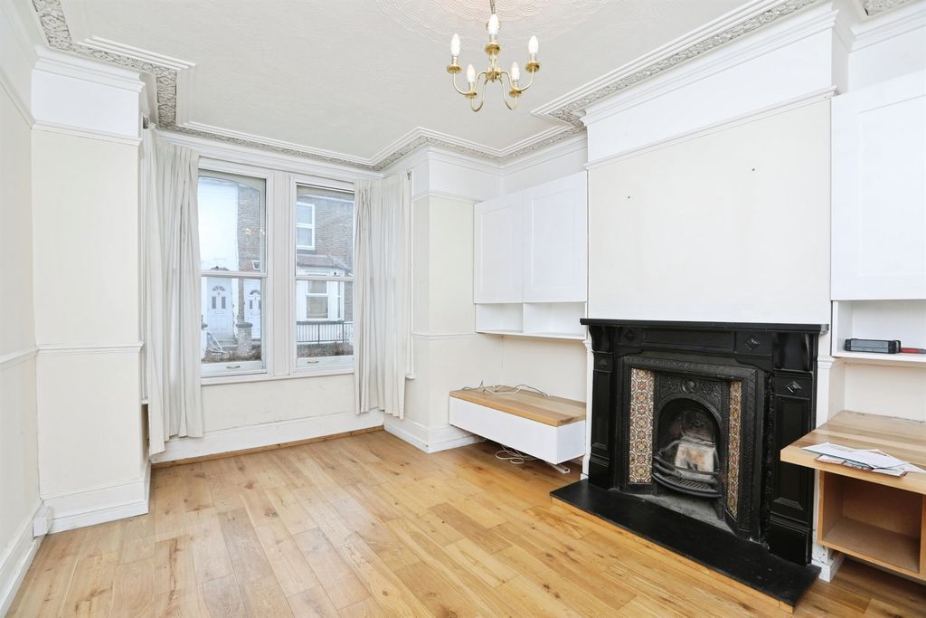Property photo 2 of 13