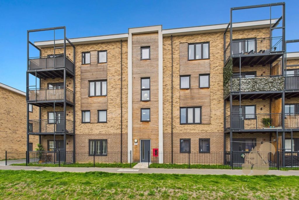 Property photo 1 of 17 Cam01254G0-Pr0357-Still020.Jpg