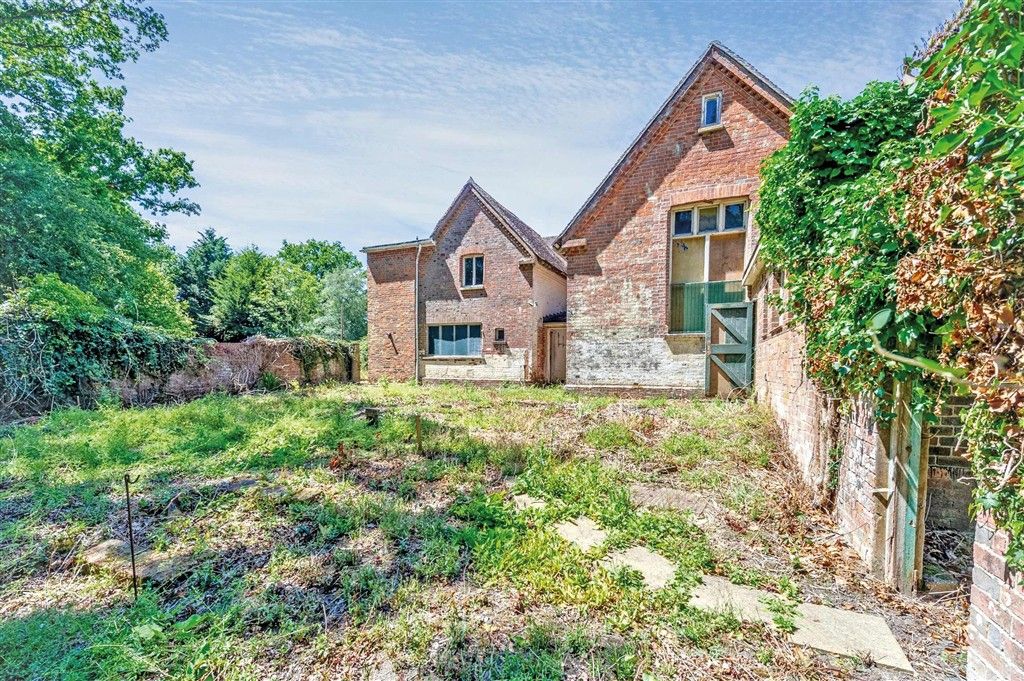 Property photo 2 of 6