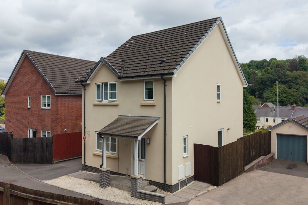 Property photo 1 of 27