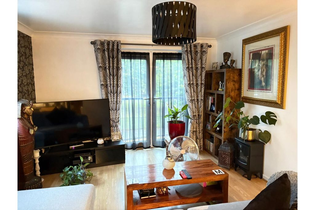 Property photo 3 of 17 Apartment Living Rm