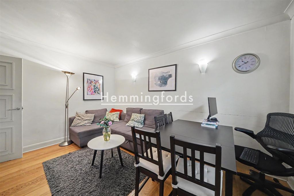 Property photo 3 of 13 112052.Jpg