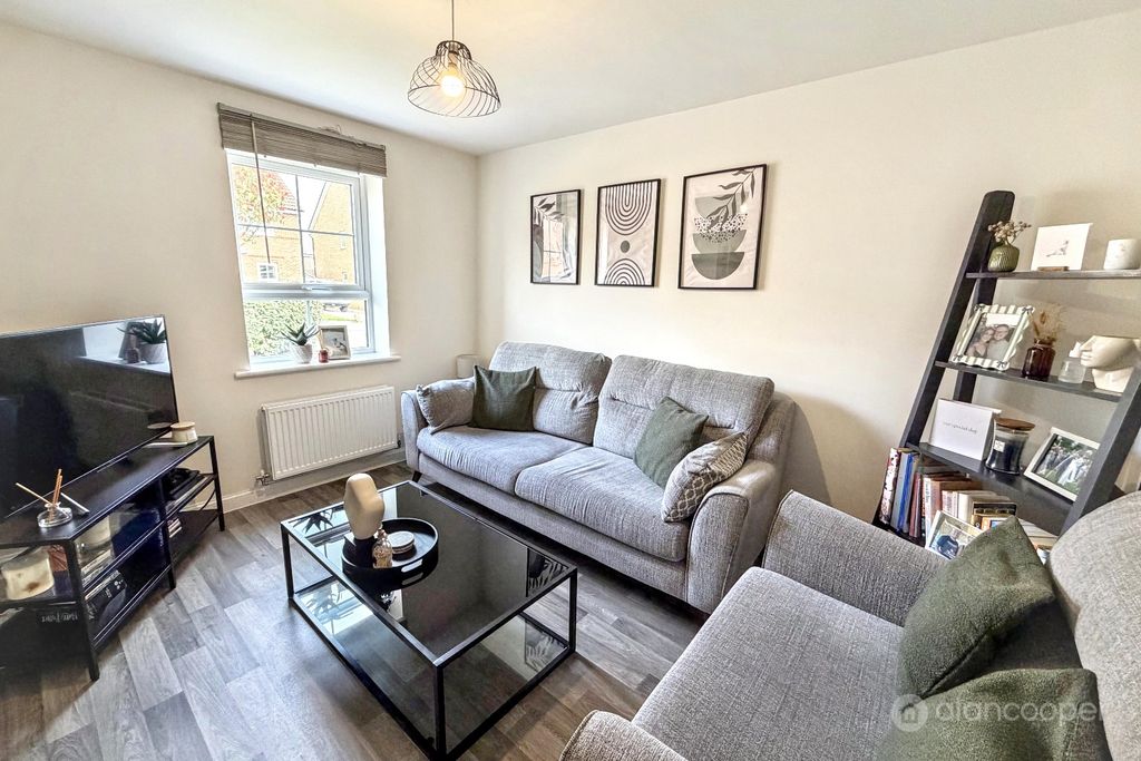 Property photo 2 of 15 4811183