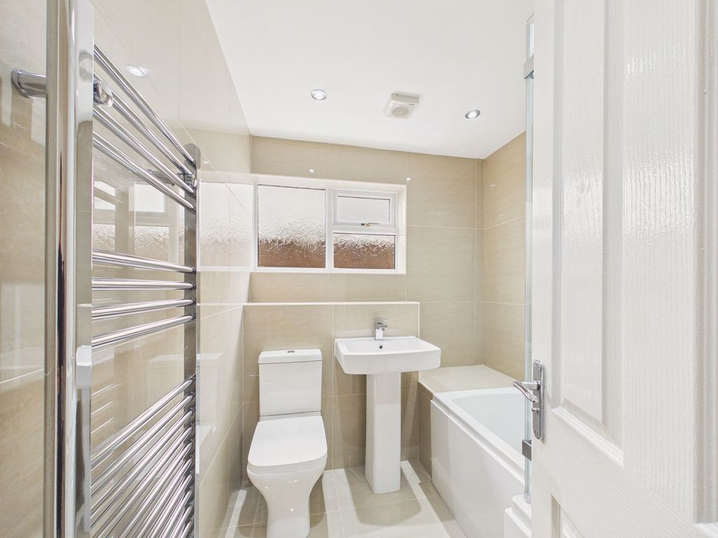 Property photo 3 of 8 Bathroom
