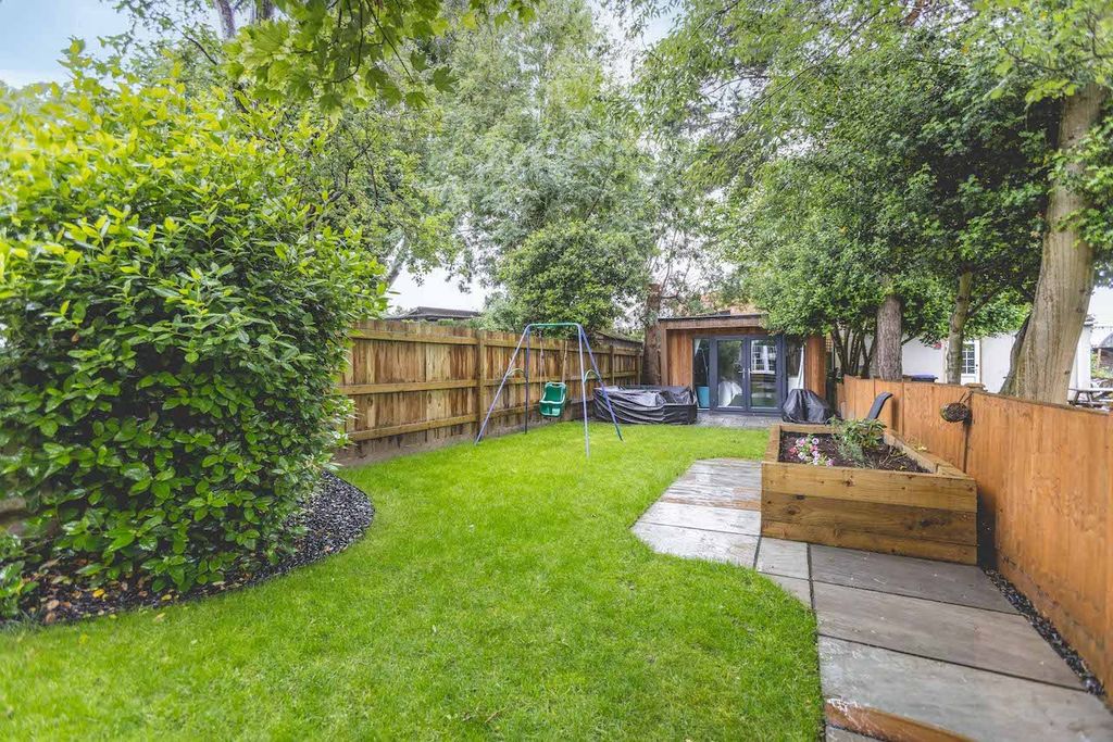 Property photo 2 of 20