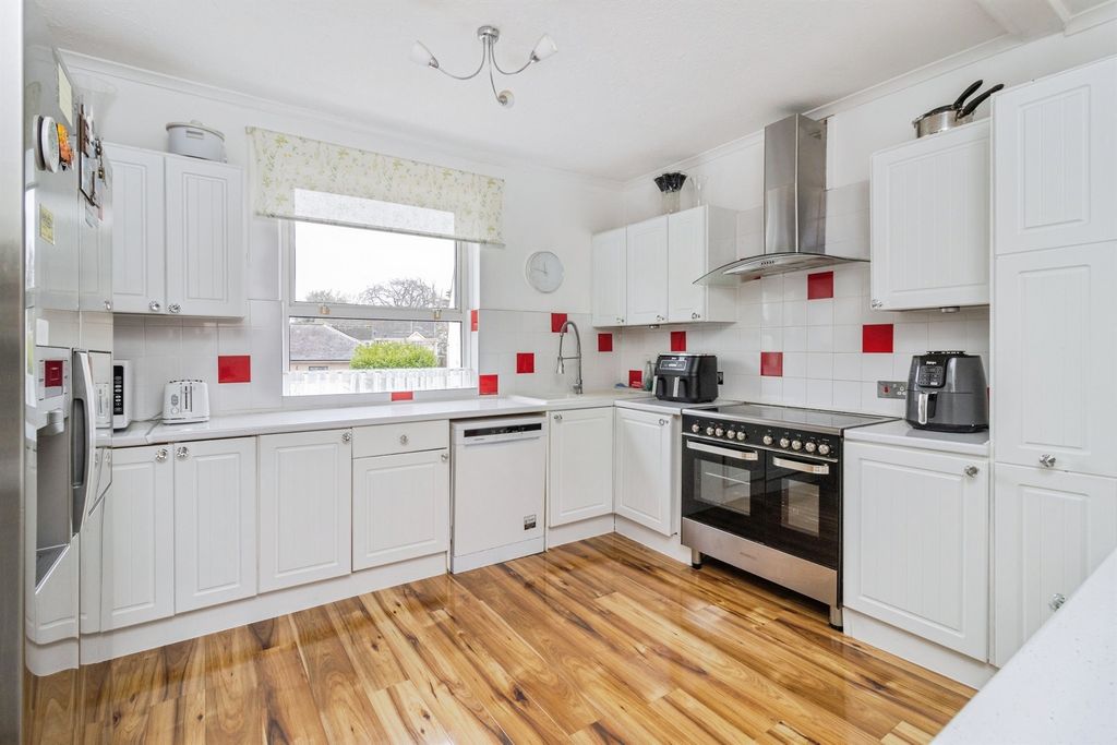 Property photo 3 of 23