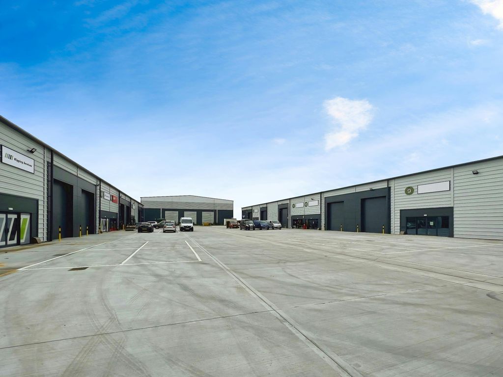 Property photo 1 of 2 083136Eepic 204.Jpg