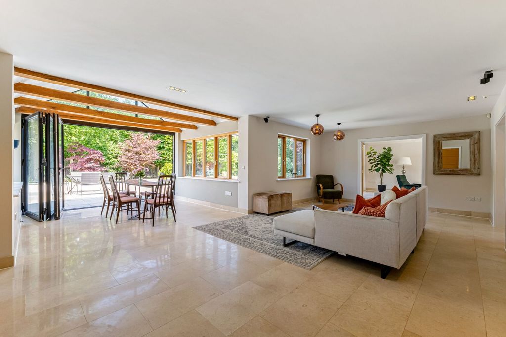 Property photo 3 of 19 Dining/Family