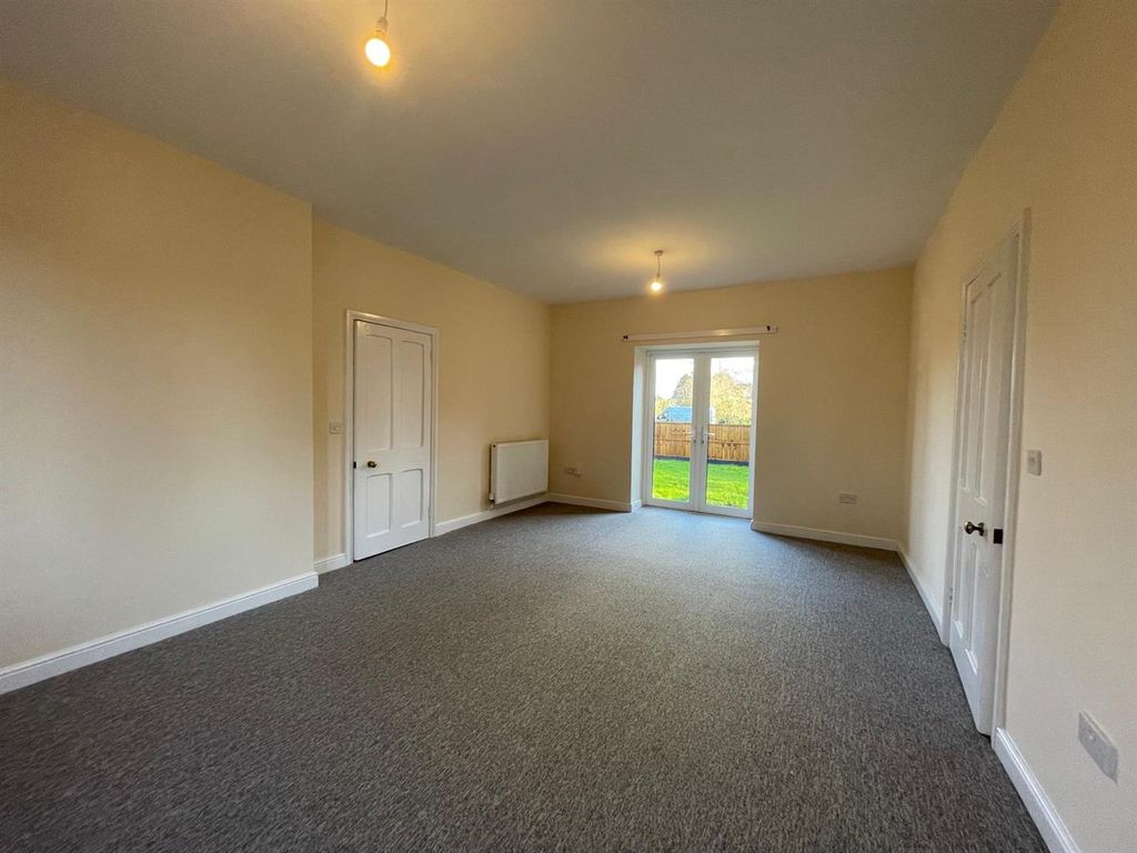 Property photo 3 of 10 Lounge