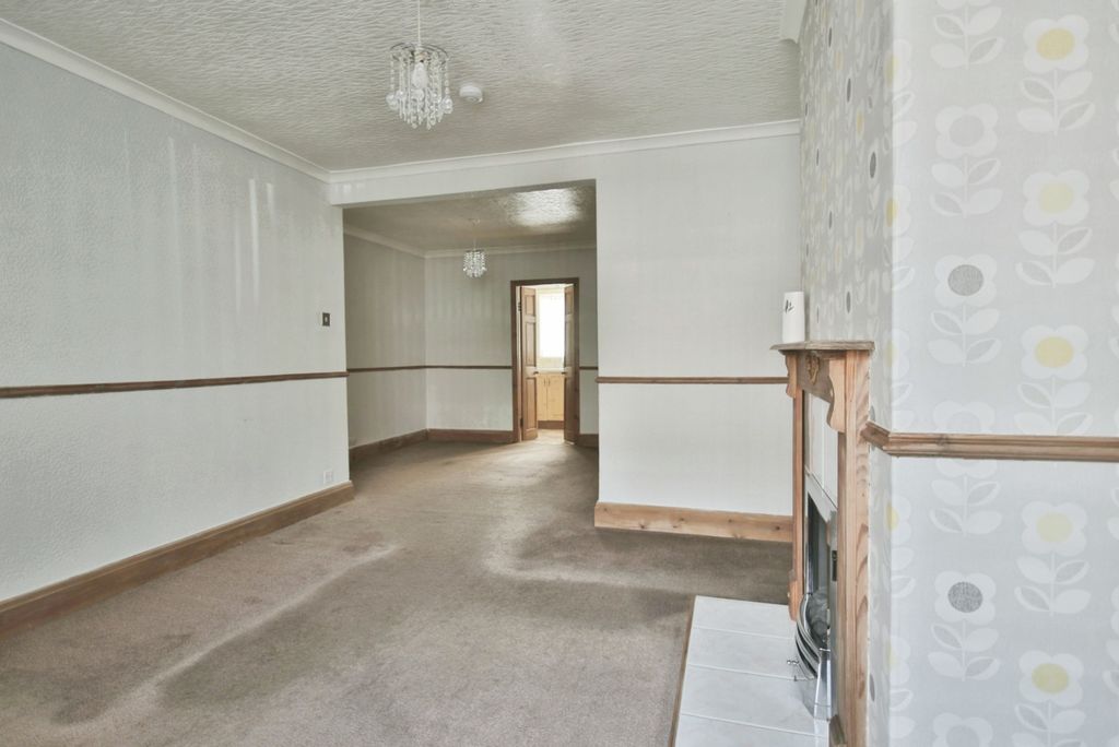 Property photo 3 of 15 4533038