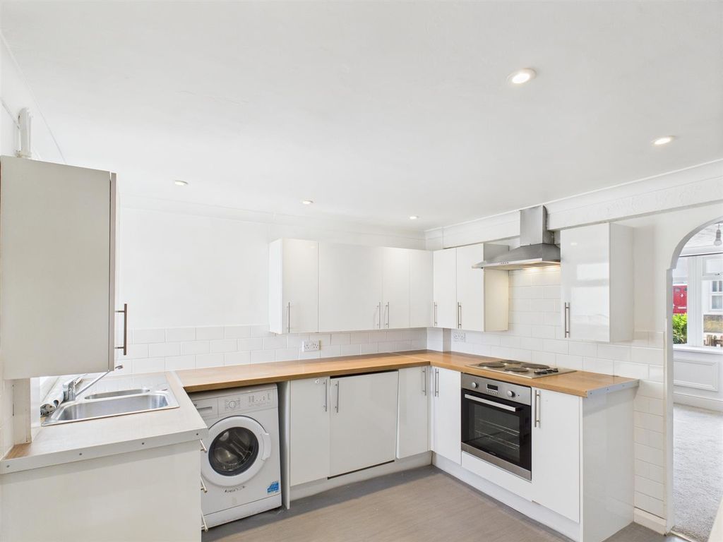 Property photo 2 of 10 Kitchen