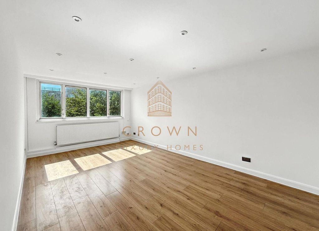 Property photo 3 of 15 Martlesham Road, 2057.Jpg