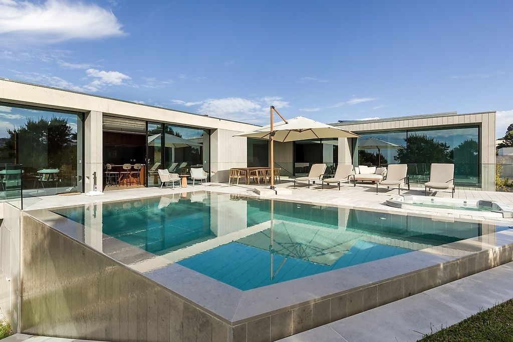 Property photo 2 of 44