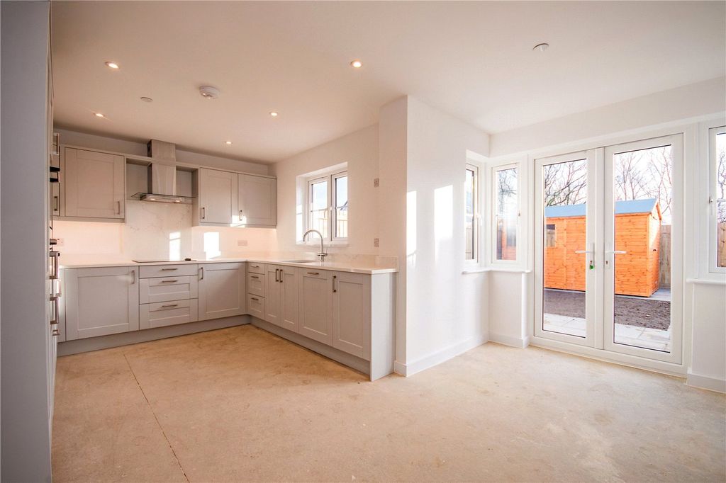 Property photo 2 of 13 Picture No. 12