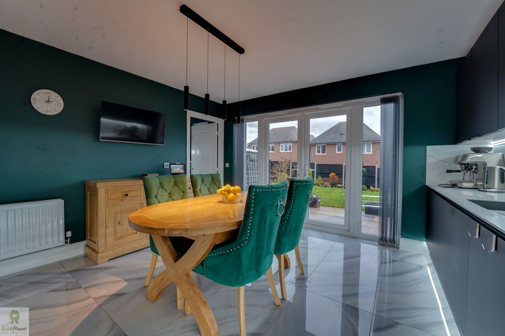 Property photo 3 of 12 Dsc08479-Dsc08483