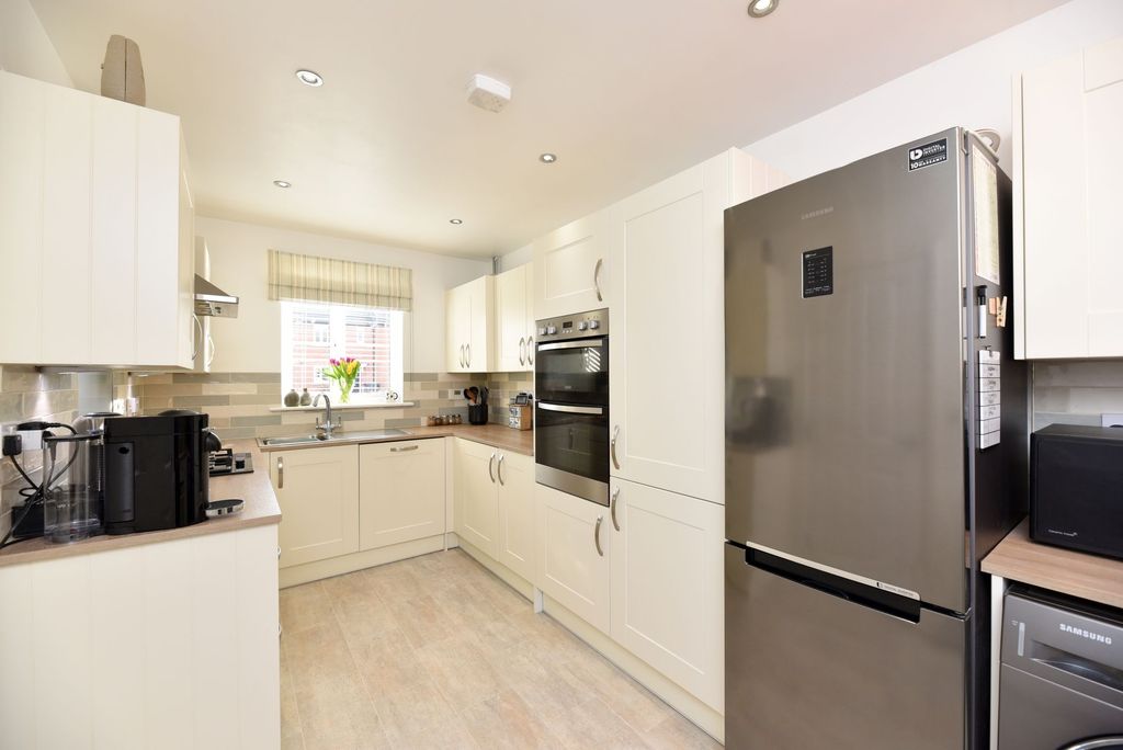 Property photo 2 of 23