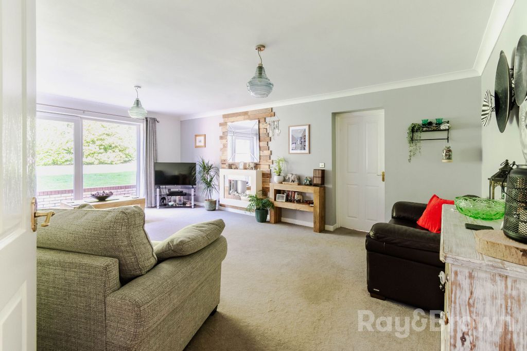 Property photo 2 of 64