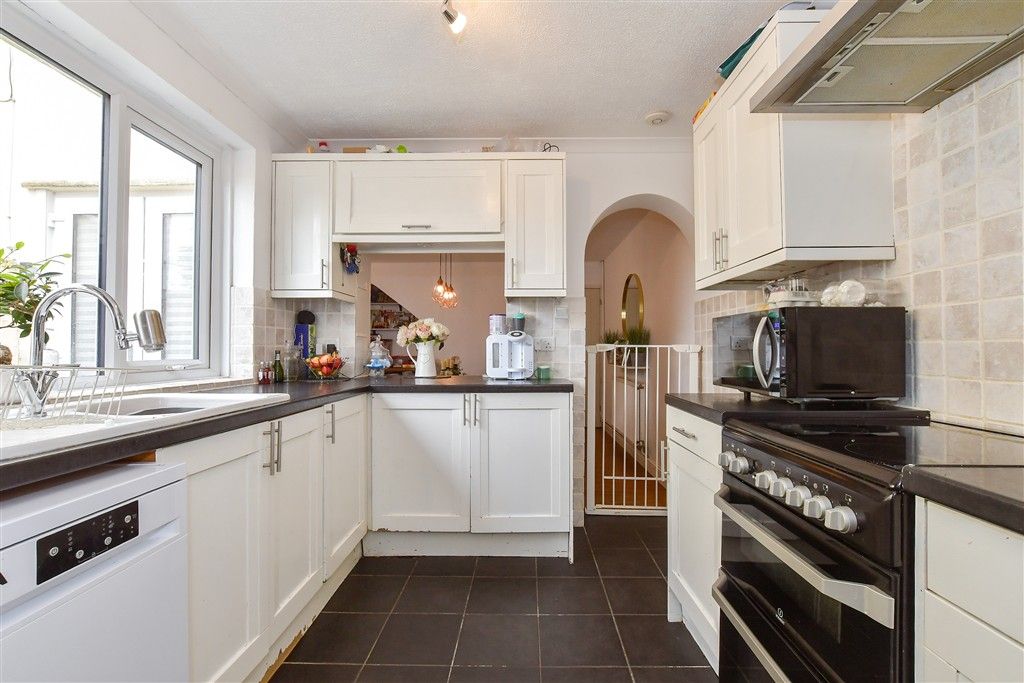 Property photo 3 of 12 Kitchen