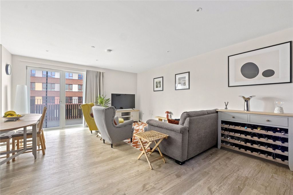 Property photo 2 of 27 Picture No. 01