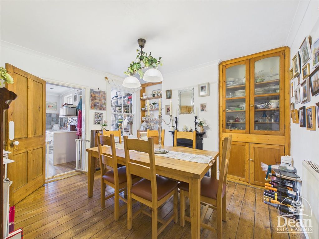 Property photo 3 of 28