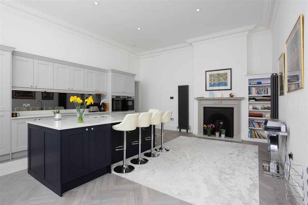 Property photo 3 of 17 00009.Jpg