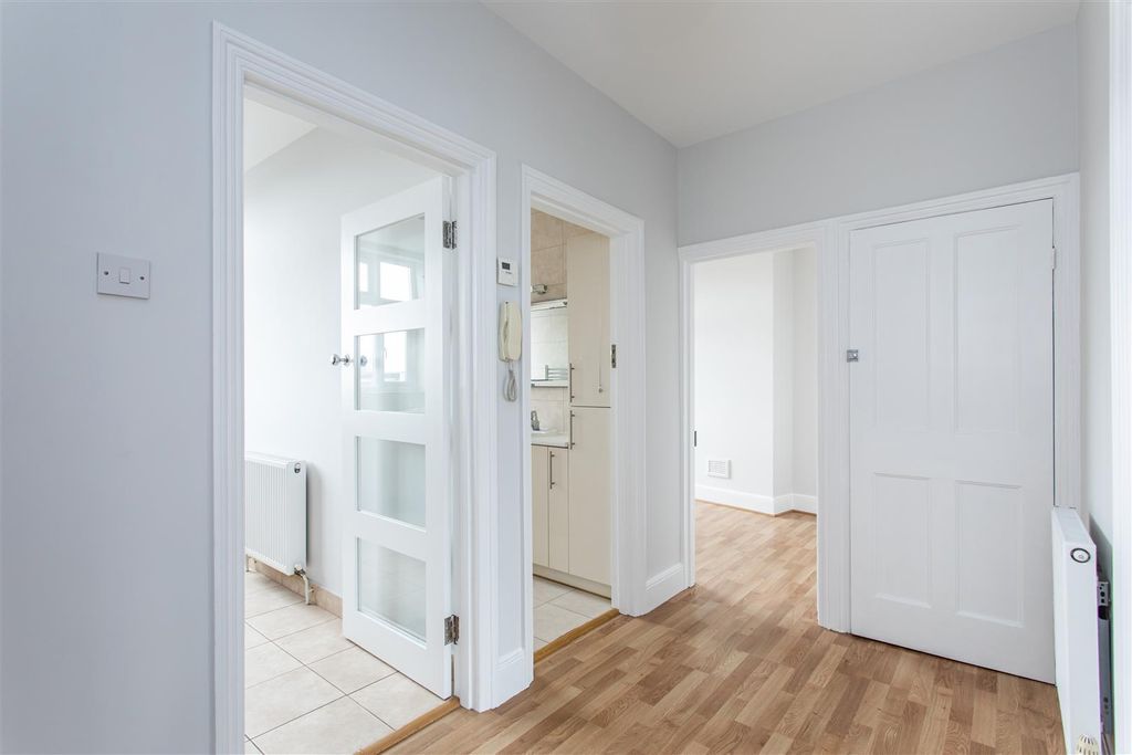 Property photo 2 of 13 Hallway