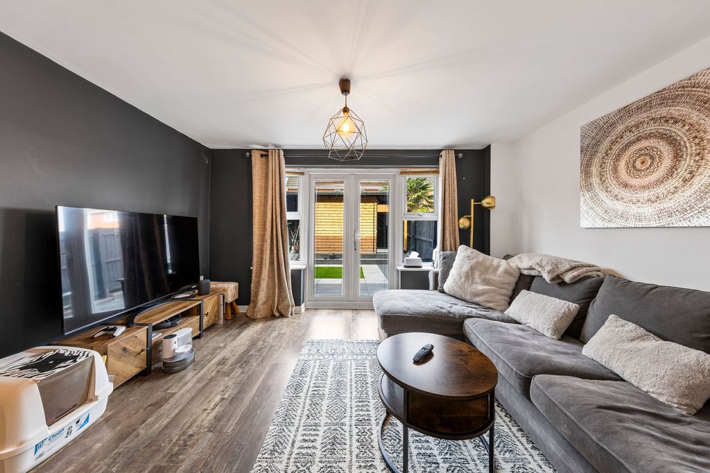 Property photo 2 of 25