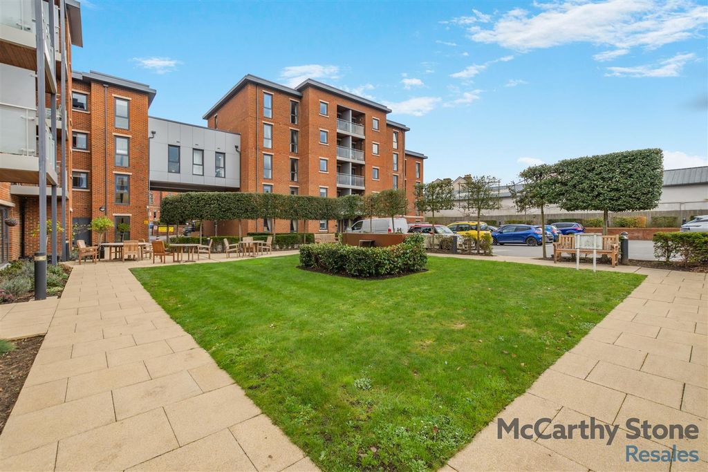 Property photo 1 of 24 8671987-Exterior05.Jpg