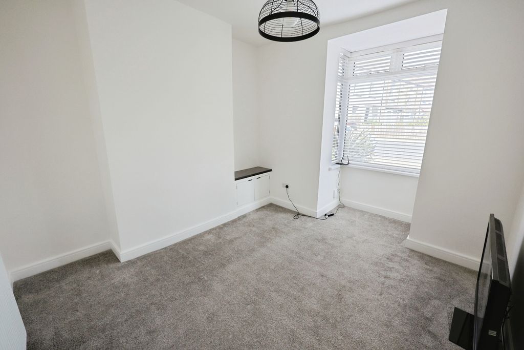 Property photo 2 of 8 Pbox-Img.Jpg