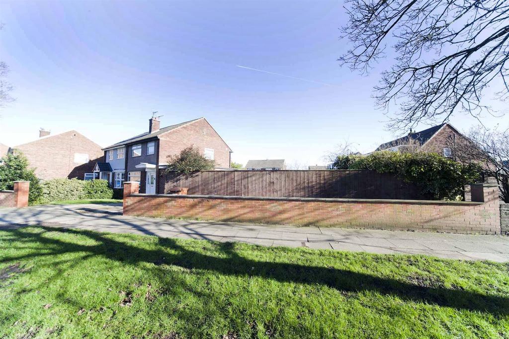 Property photo 2 of 21