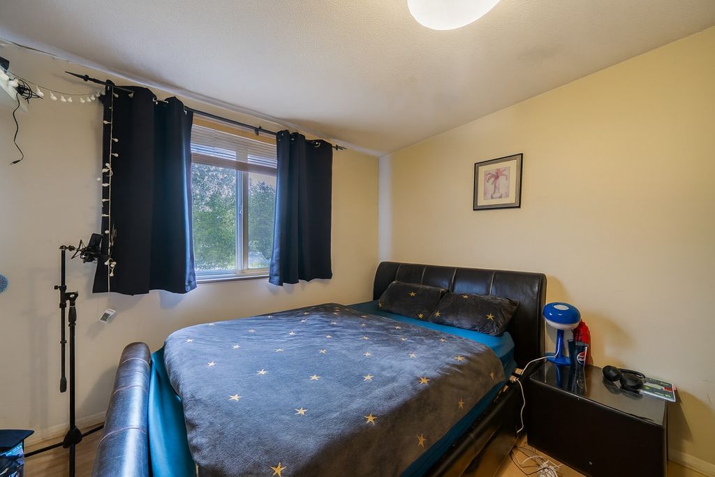 Property photo 3 of 6 4852472