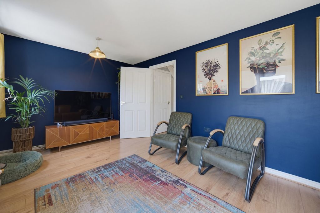 Property photo 3 of 31
