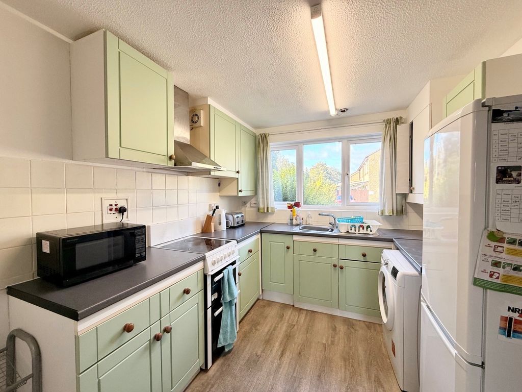 Property photo 3 of 9 Kitchen