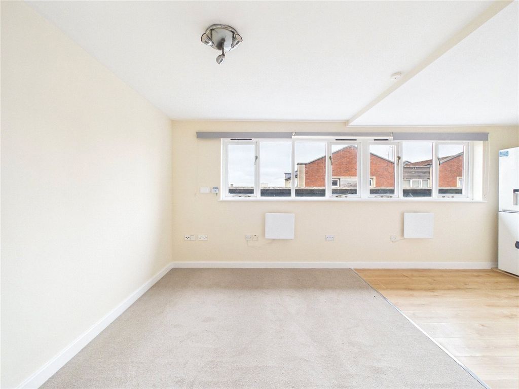 Property photo 3 of 13 Picture No. 25