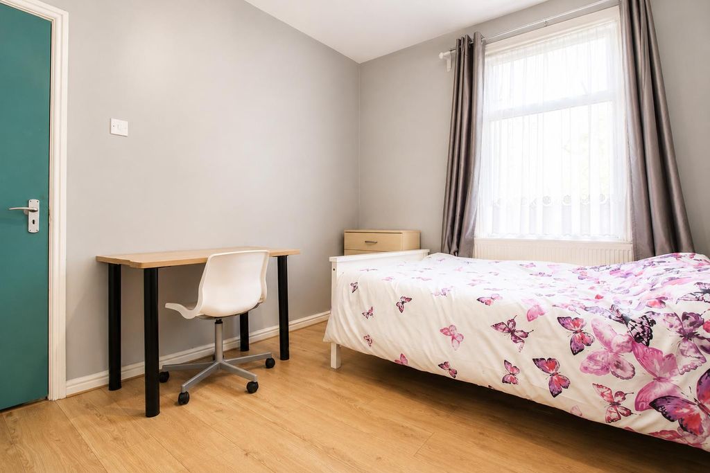 Property photo 3 of 5 3