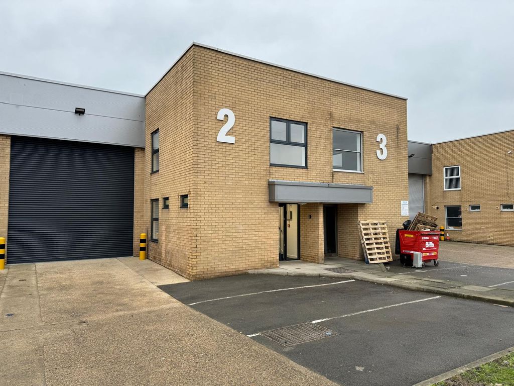 Property photo 1 of 11 Industrial Unit To Let In Hounslow