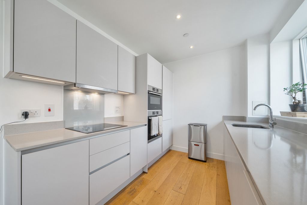 Property photo 3 of 14 1507966-14-6A85B7...