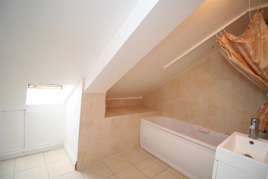 Property photo 3 of 4 Bathroom