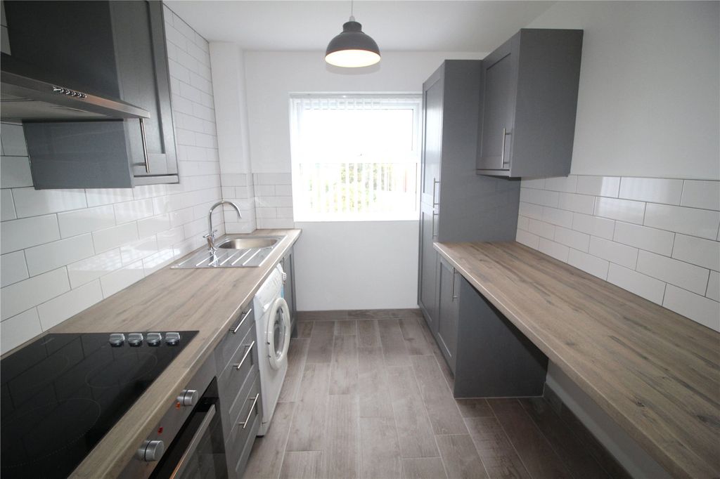 Property photo 2 of 9 Picture No. 12