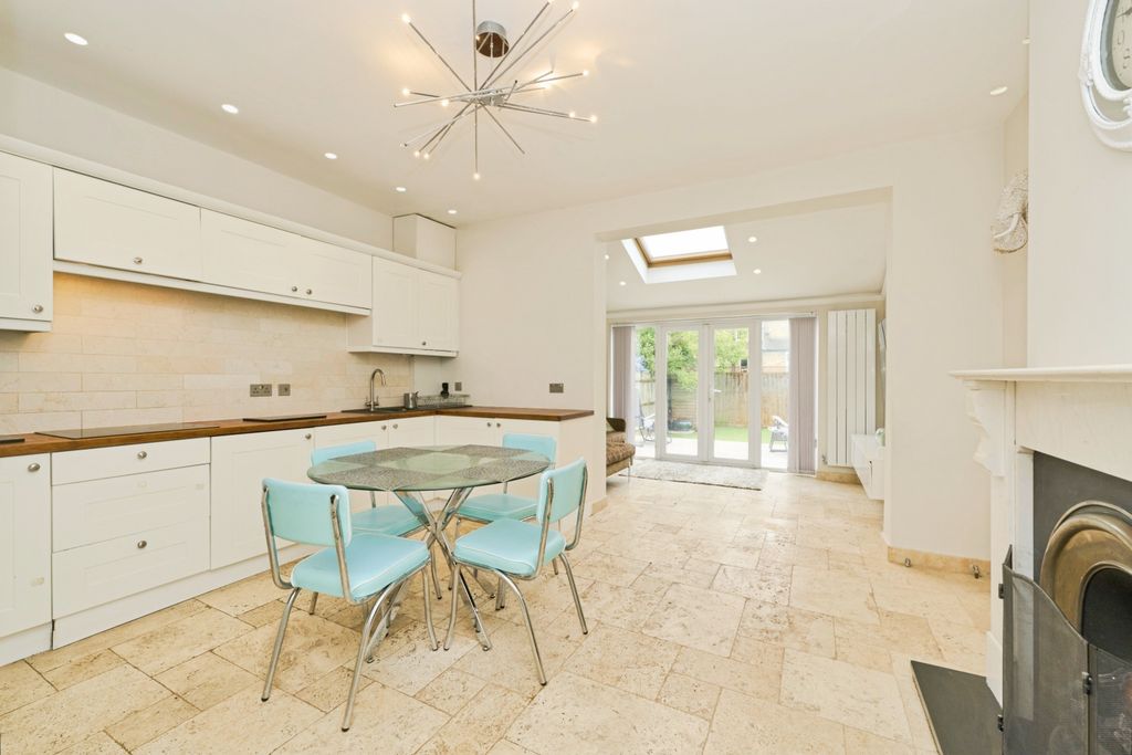 Property photo 3 of 20 1812756_01