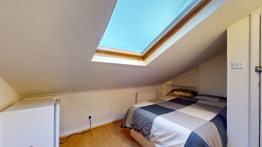 Property photo 1 of 5 Bedroom